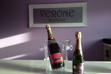 هتل V E R O N E   Rooms & Suites   Liège   Rocourt