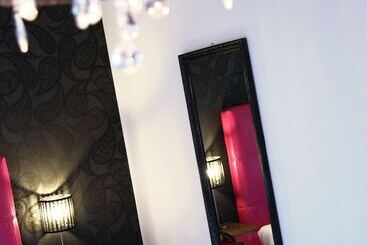 هتل V E R O N E Rooms & Suites Liège Rocourt