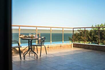 Moreto Seaside Apart