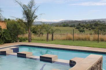 پانسیون Country Park Guest House   Muldersdrift