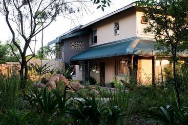 پانسیون Country Park Guest House   Muldersdrift