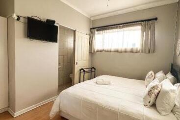 پانسیون Goulden Street Guest House