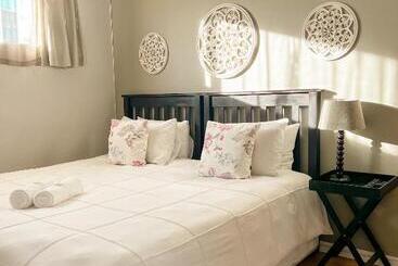 پانسیون Goulden Street Guest House