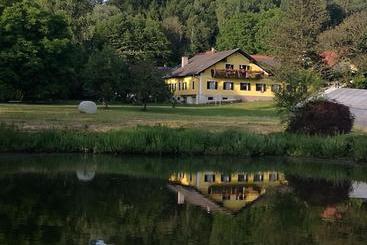 تختخواب و صبحانه Frühstückspension Krump