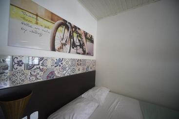 پانسیون Aquario Pousada Hostel   Night Club