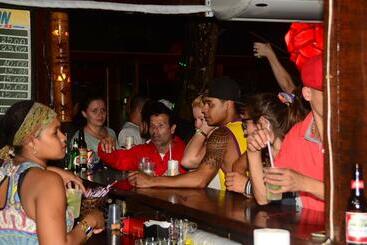 پانسیون Aquario Pousada Hostel   Night Club