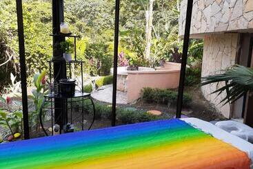 پانسیون Encantada Guest House