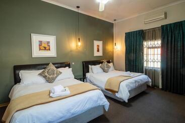 펜션 Lala Dene Lodge