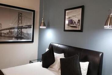 펜션 Lala Dene Lodge