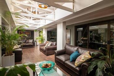 펜션 Lala Dene Lodge