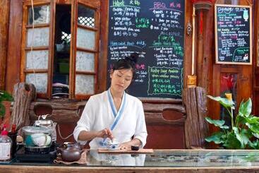 پانسیون Jayden Naxi Lodge臣安土木纳西小院   Namaste
