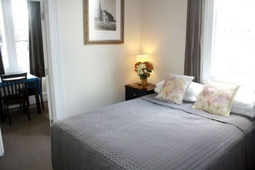 پانسیون Ponsonby Manor