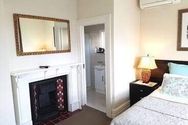 پانسیون Ponsonby Manor
