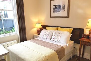 پانسیون Ponsonby Manor