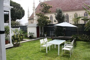 پانسیون Ponsonby Manor