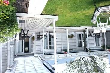 پانسیون Ponsonby Manor