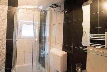 پانسیون Rooms Sanja