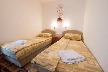 پانسیون Rooms Sanja