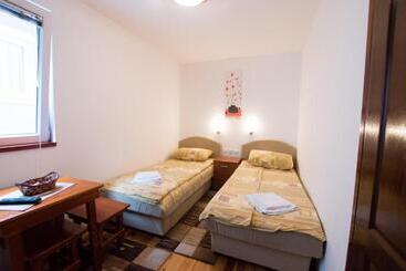 پانسیون Rooms Sanja