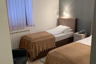 پانسیون Rooms Sanja
