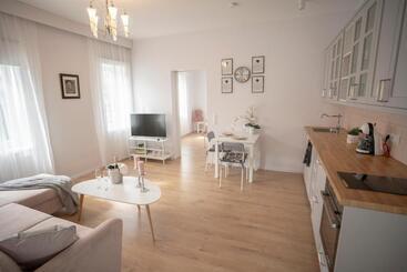 پانسیون Villa & Restoran Soffa