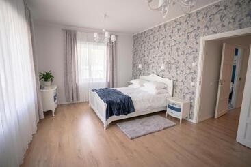 پانسیون Villa & Restoran Soffa