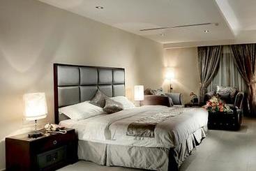 Towlan Hotel Suites