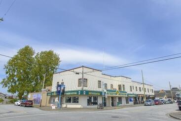 هتل The Steveston Cafe &