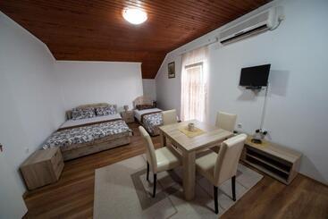پانسیون Apartments Pavićević