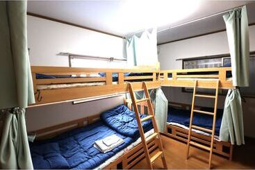 پانسیون Guest House Carpe Hiroshima Koi   Hostel