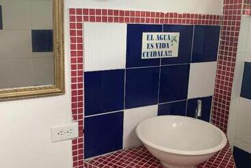 پانسیون Hostal Casaluna San Andres