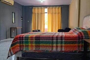 پانسیون Hummingbird Hostel