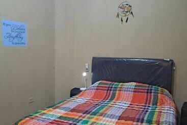 پانسیون Hummingbird Hostel