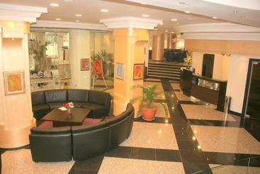 Aparthotel Vris