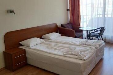 Aparthotel Vris