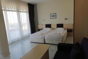 Aparthotel Vris