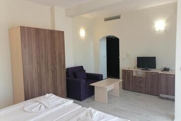 Aparthotel Vris