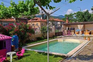 Family Hotel Velevi