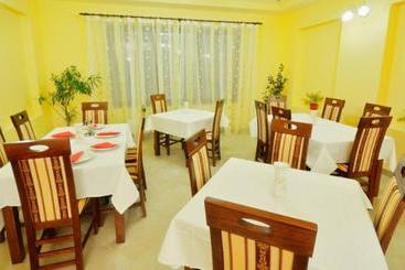پانسیون Camves Inn
