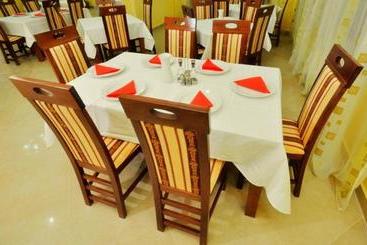 پانسیون Camves Inn