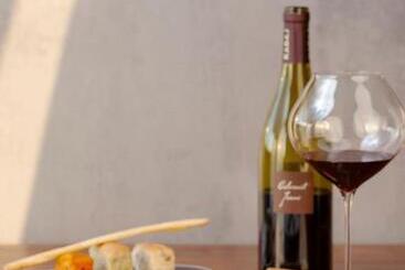 پانسیون Kabaj Wine & Dine