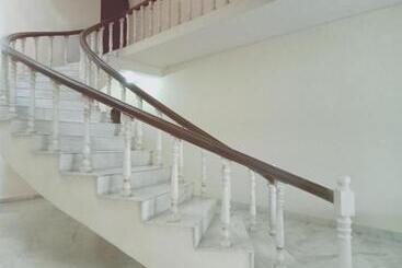 پانسیون Marble Palace