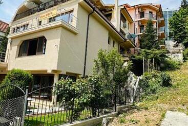 پانسیون Villa Mari Guest Rooms