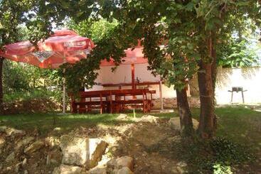 پانسیون Villa Mari Guest Rooms