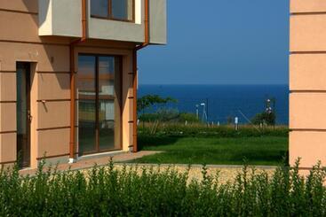 Seagarden Villa Resort
