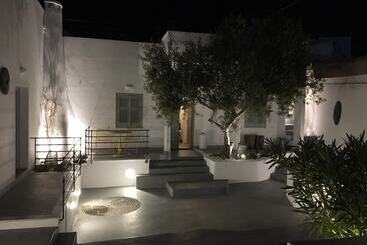 Amelot Art Suites