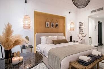 Amelot Art Suites
