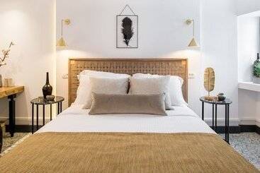 Amelot Art Suites