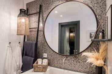 Amelot Art Suites