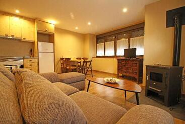 Apartamentos SNÖ Mont Romies Plaça Major - Salardu